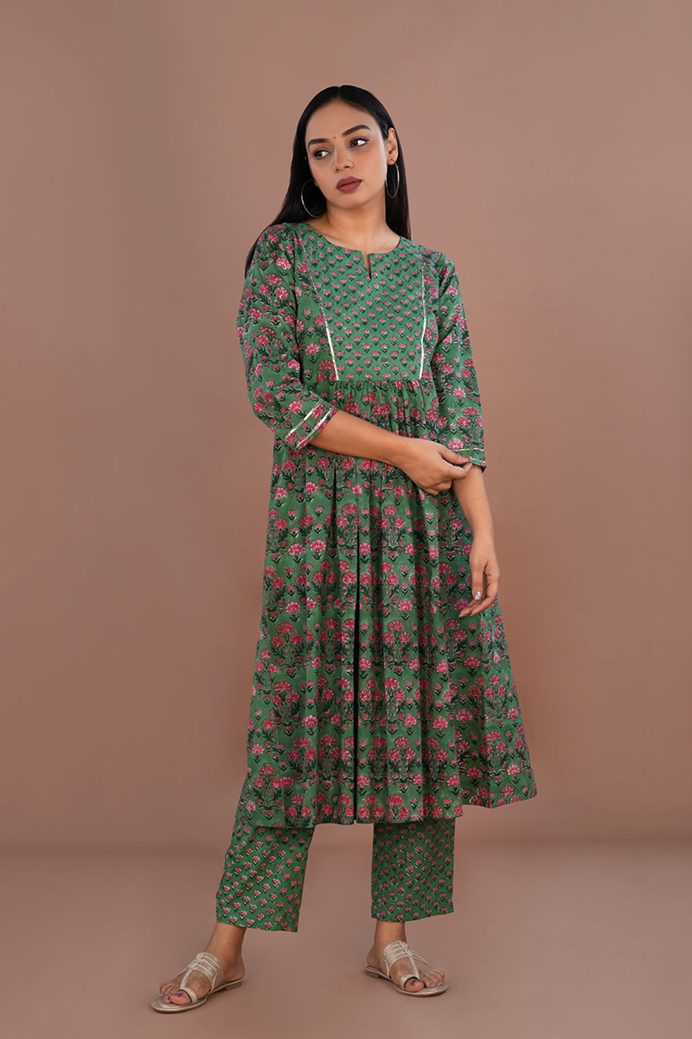 Image of Green Sanganeri printed cotton kurta and pants set
